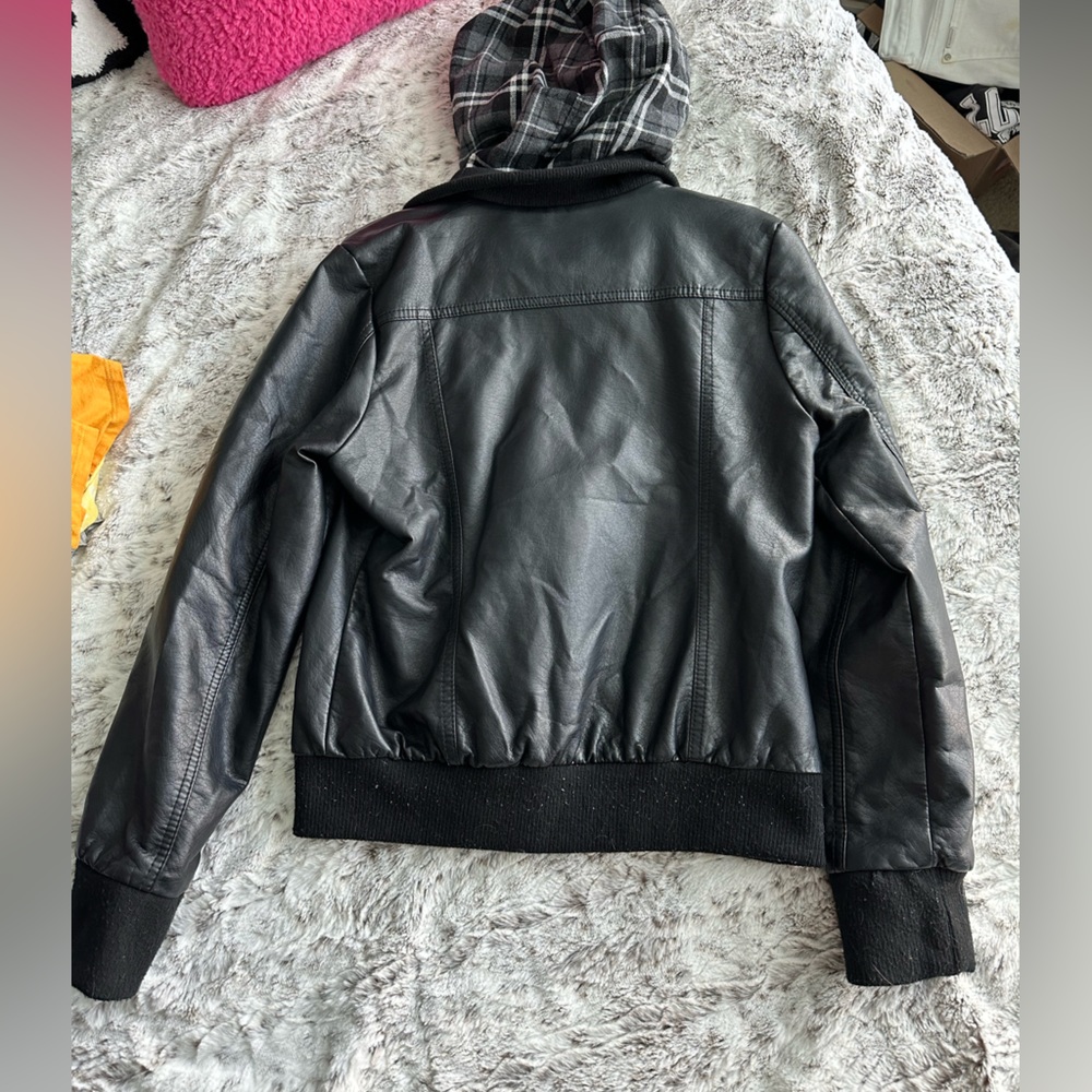 Leather jacket - Picture 2 of 4